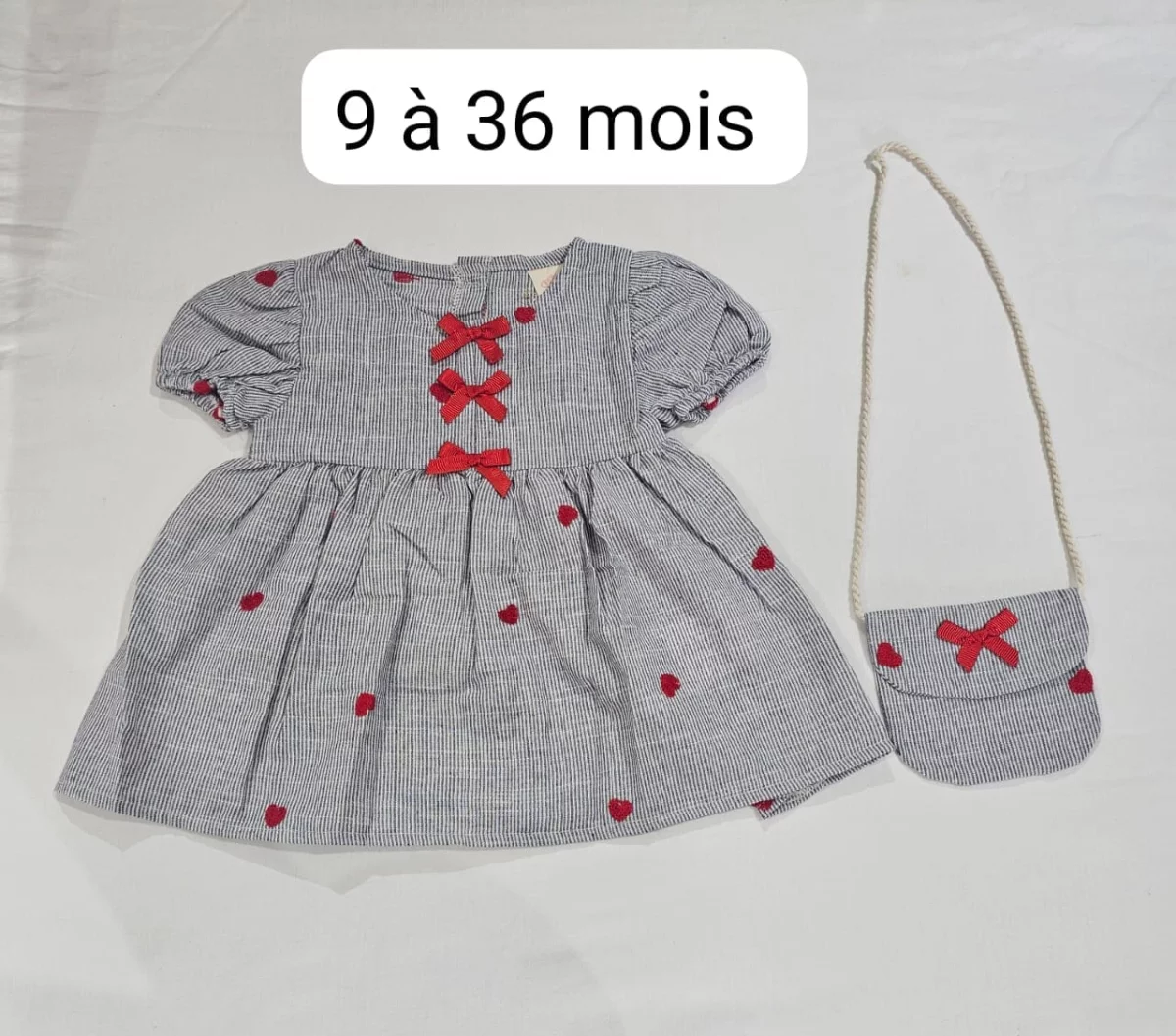 Robe avec coeur rouge