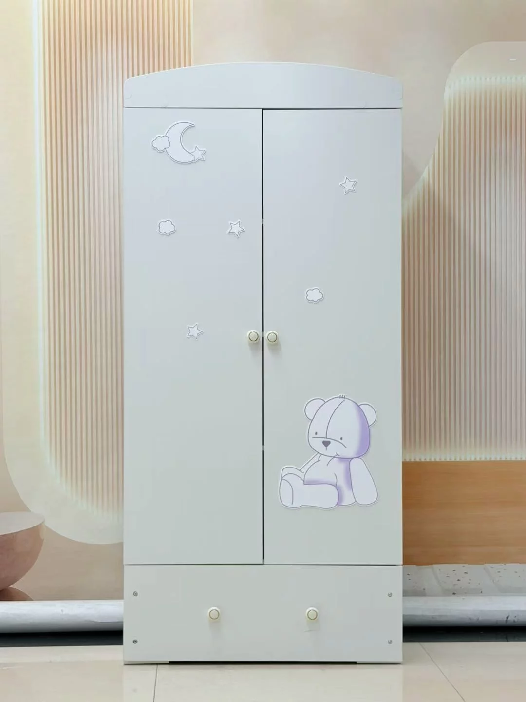 Armoire en bois motif ours 3310